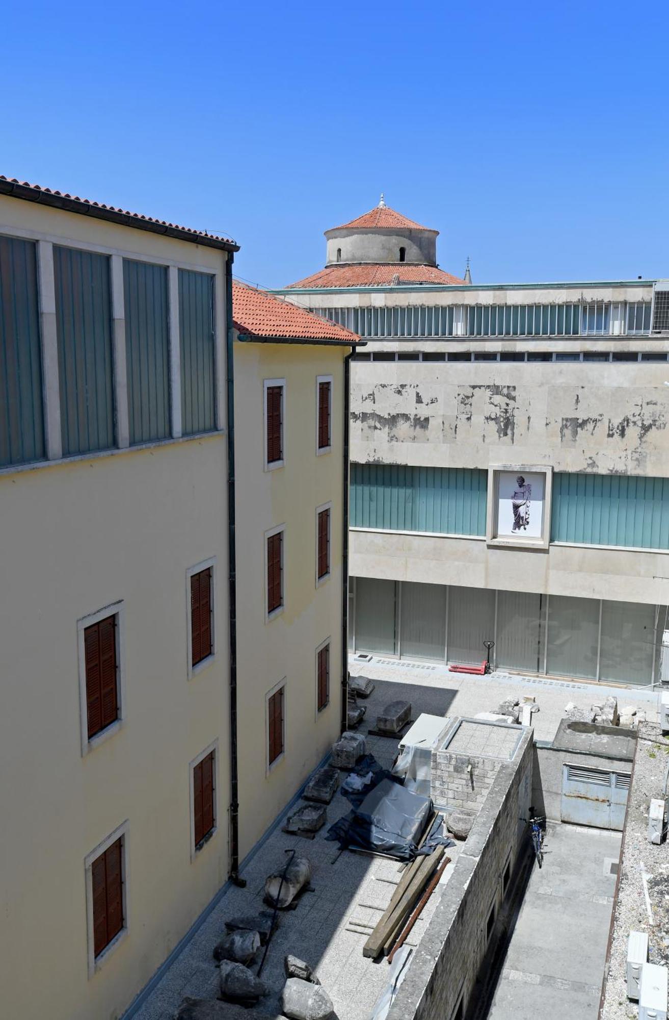 Ton, Old Town Apartma